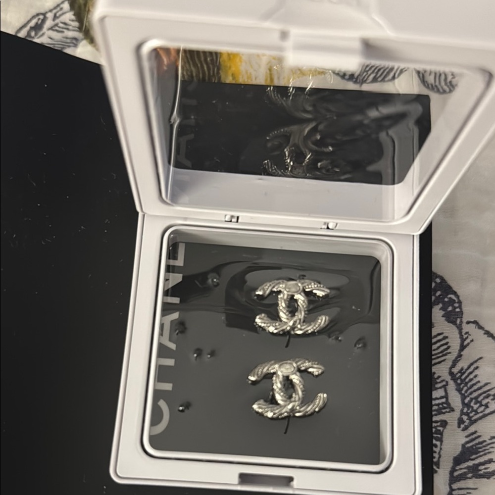 Chanel Silver Interlocking Cc Logo Earrings - image 5